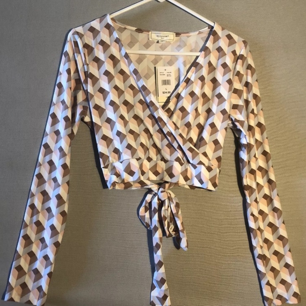 NWT No Comment L Long Sleeve Soft Stretch Geometric Wrap Top Cutout Tie